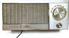 Zenith Radio Solid State Model Z218L – Mid Century Design – Works
