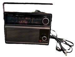 Hitachi Solid State AC-Battery AM/FM Radio Model KH951