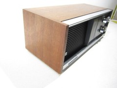 Vintage Panasonic Model RE-7371 FM-AM Tabletop Radio Made in Japan