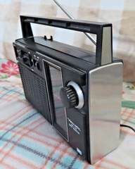 Vintage Realistic By Radio Shack 12-665 Portable AM/FM Radio, TESTED