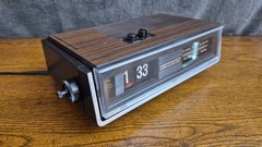 Vintage &rsquo;70s Soundesign FlipClock AM-FM Radio Model 3545-B