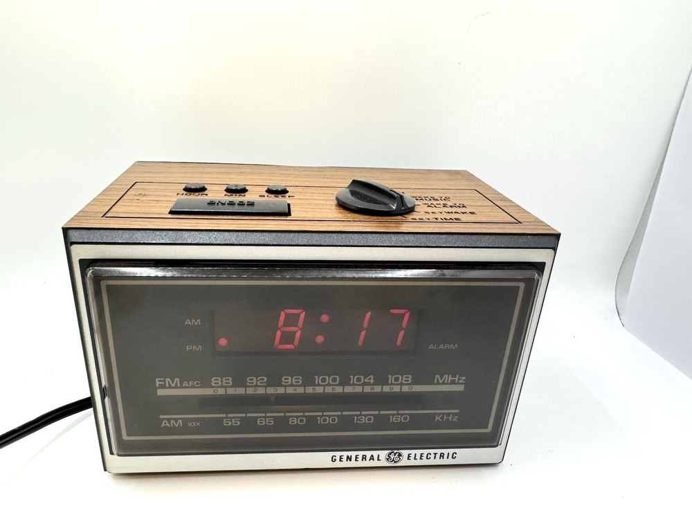 Vintage General Electric AM/FM Digital Clock Radio 7-4622D Tested Working Alarm