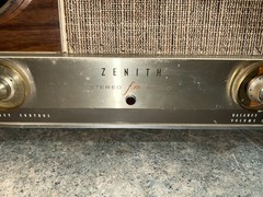 ZENITH AM/FM Broadcast Receiver Model: MJ1035. Sounds nice.