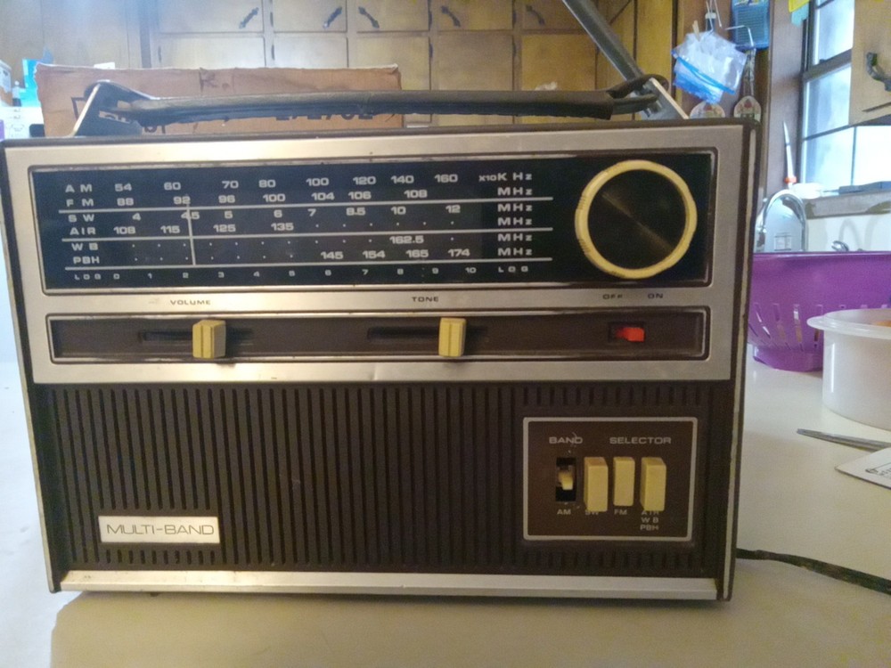 Vintage Midland International Model 10-545 Multi-Band AM/FM/SW Weather PBH Radio