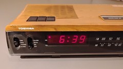 TOSHIBA Alarm Clock Radio *Vintage* Wood Grain 1980&rsquo;s / Model RC-7180F