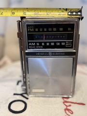 Vintage General Electric Portable AM FM Radio Model P977B AM FM 1970&rsquo;s – Tested