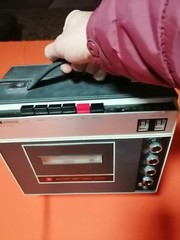 Vintage Radio cassete Hitachi *LevelMatic-Solid State* with detachable speakers