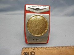 WORKING RED 1959 FLEETWOOD ROUND GRILLE 6 TRANSISTOR RADIO- RADIOORPHANAGE
