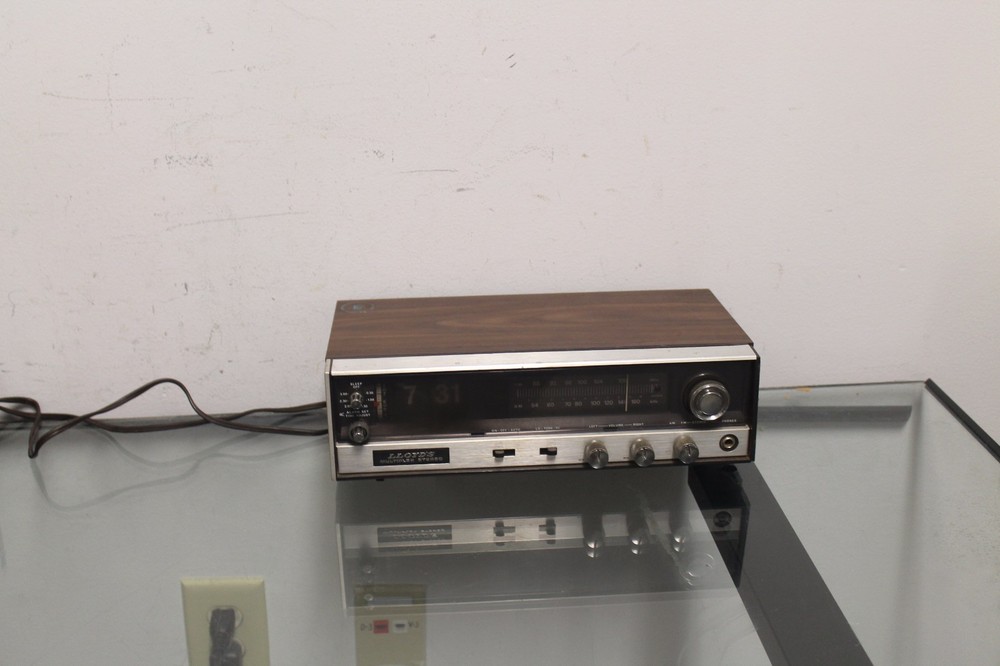 Vintage Lloyds Flip Alarm Clock AM FM Radio Multi Plex Stereo JJ-6954 Brown