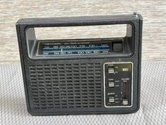 Vintage Rare 70s Radioshack Realistic Radio 12-663 AM FM Portable AC/DC