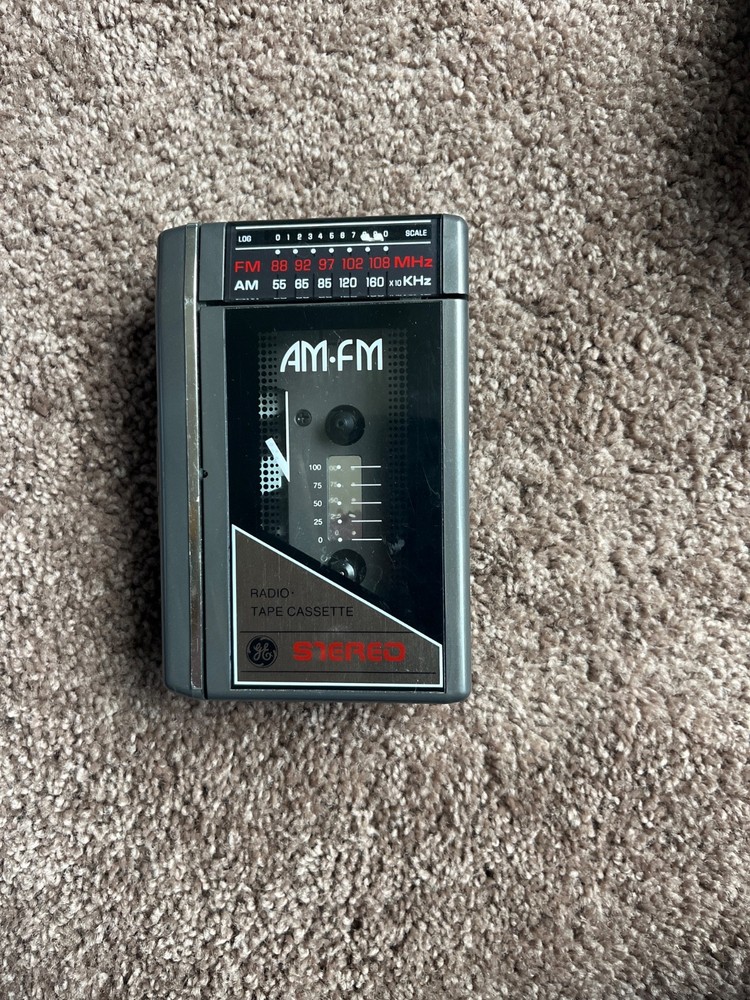 GE AM / FM vintage cassette player. Great collector condition. Works as Designed