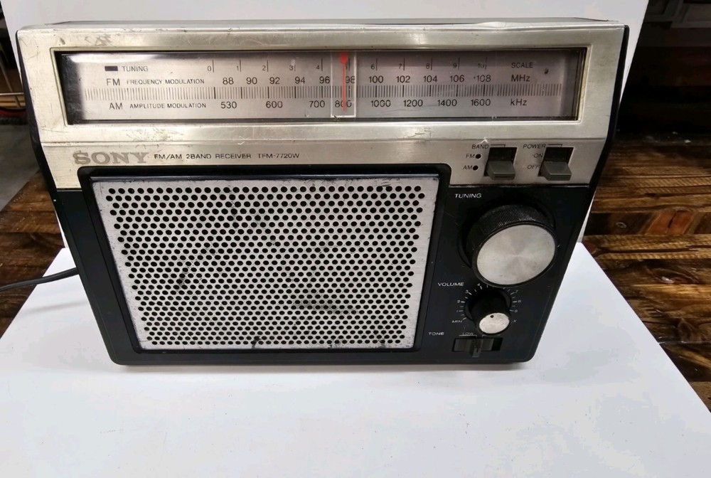 Sony AM/FM Radio 2 Band Receiver Model TFM-7720W Vintage Working