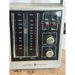 General Electric GE AM FM AFC Portable Radio Model 7-2857A Vintage Silver Black