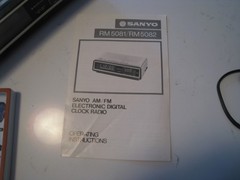 Vintage 1980s Sanyo RM5082 AM/FM Clock Radio w manual