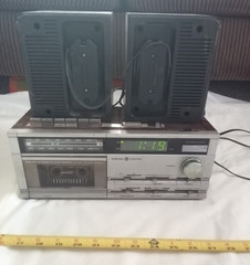 GE AM/FM clock radio cassette recorder – Model 7 4984A, tested & working.