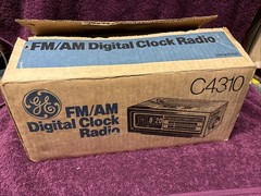 General Electric GE C4310 A Flip Clock Radio With Alarm EXCELLENT w/box