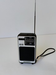 Vintage Magnavox 89 FM-AM Pocket Radio