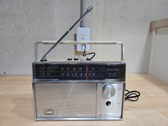 VINTAGE 70&rsquo;s Hitachi Model KH-1016H AM/FM Portable Transistor Radio AS-IS REPAIR