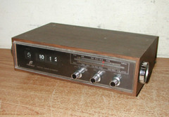 VINTAGE FAIRFIELD DIGITAL WAKE-O-MATIC AM/FM ALARM FLIP CLOCK RADIO MODEL 5100A