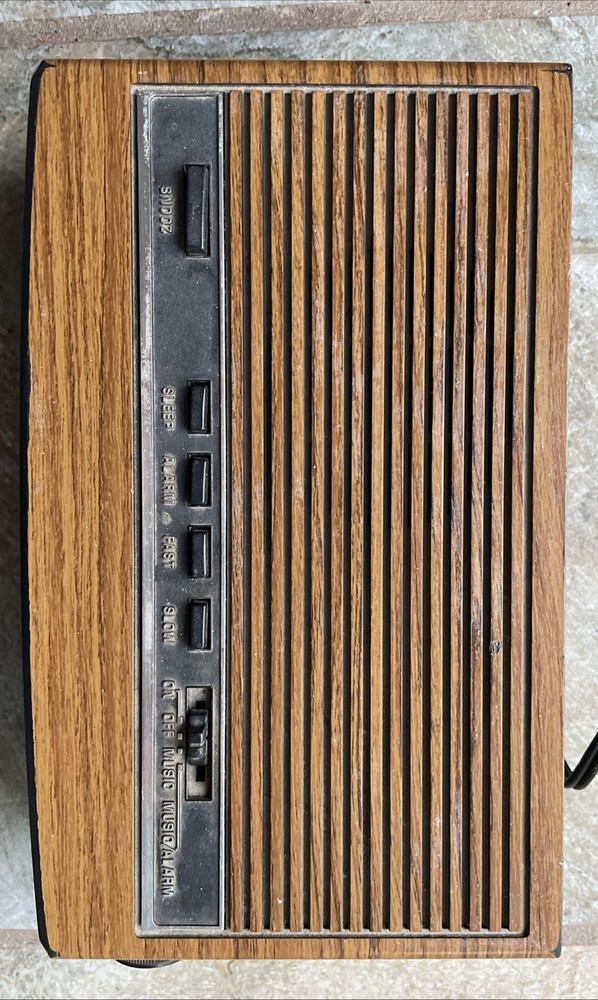 General Electric Radio 7-4625C Walnut Wood Grain AM/FM Digital Alarm Clock S47