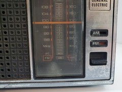 Vintage GE General Electric AM/FM Radio Wood Grain 7-4115B Works