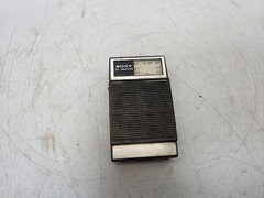 SONY 2R-22 6 Transistors Pocket Radio sold as is or parts broken case