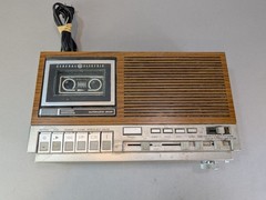 Vintage AM/FM Clock Radio Cassette Player Alarm Clock 7-4975C *Read