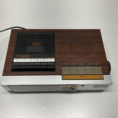 Vintage Lloyd&rsquo;s Digital AM/FM/Clock Radio w/ Cassette Recorder J295 Series 108A