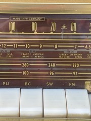 Grundig Majestic Tube Radio 2077 1950’s Tabletop AM/FM Shortwave Vintage Germany