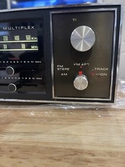 COMMODORE FM-AM STEREO MULTIPLEX / 8 Track Player ( Will Free 2 RCA SPEAKERS )