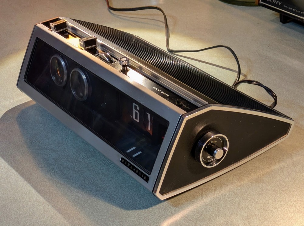 Vintage Panasonic Flip Clock FM AM Radio Model RC-7589 Fully Functional
