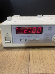 Vintage GE SPACEMAKER AM/FM Radio 7-4230A Under Cabinet Mount Light Works Great!