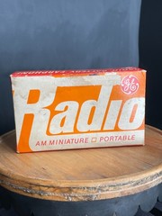 Vintage 1973 P-2790 GE Solid State AM Radio