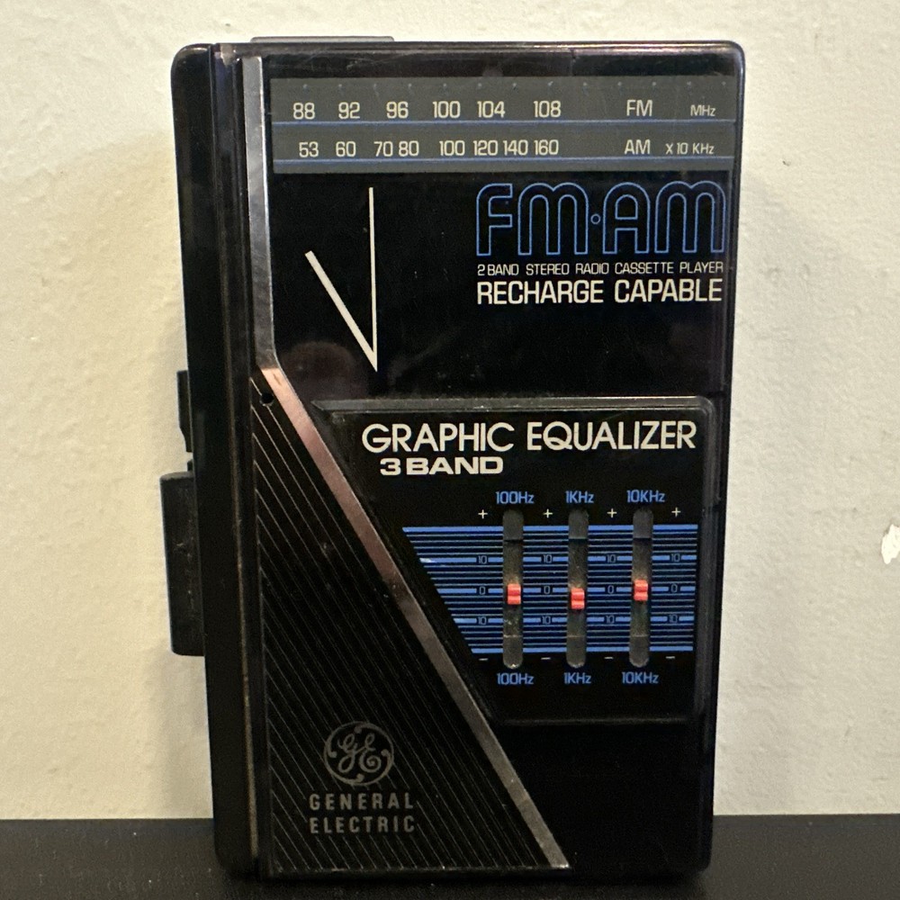 Vintage GE General Electric 2 Band Stereo Radio Cassette player EQ Works great