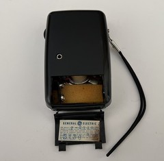 Vintage General Electric GE P2710 Portable Long Range 8 Transistor AM Radio +Box
