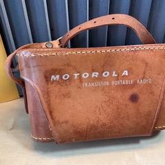 MOTOROLA Transistor Radio, Leather Case with Strap Working Condition