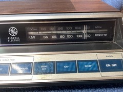 GE General Electric Clock Radio AM/FM Alarm wood grain tested works fine