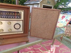 Vintage General Electric AM/FM folding speaker static radio. Model T1025A Works