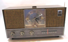 Good Working Vintage 1950&rsquo;s General Electric Dual Speaker AM Dial Clock Radio