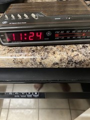VTG Realistic Chronomatic 251 12-1559 Wired Dual Alarm Clock AM/FM (READ DESC)