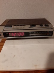 Vintage General Electric GE Digital AM/FM Alarm Clock Radio7-4634B Woodgrain