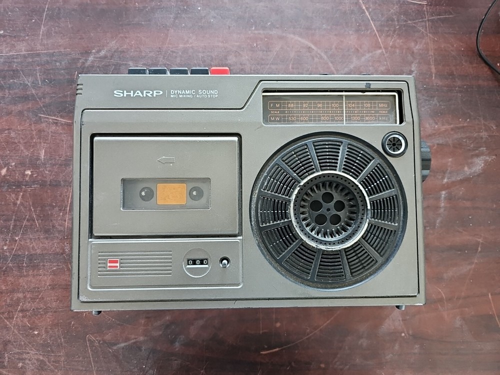 VINTAGE Sharp GF-1600X Radio – Tape Recorder / No adapter * AS IS *