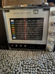 Realistic Astronaut 8 Portable Band solid state Radio AM SW AC DC Hz no cb ham