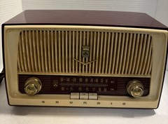 Grundig Majestic International Model: 87 USA Tube Radio Parts or Repair (D165)