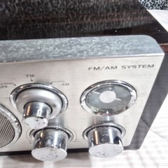 Vintage  Curtis AM/FM Radio Retro Tabletop Woodgrain Cabinet Silver Face