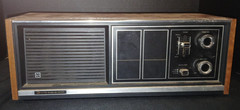 Vintage 1970&rsquo;s Wood Cased Panasonic Model RE-7371 AM-FM Radio