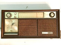 Vintage GE C1550A-Walnut Dual Speaker Tube Radio Receiver with Alarm Clock