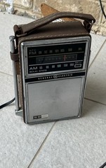 G.E. Vintage Portable Radio Solid State AM/FM Model