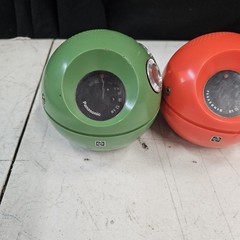 Lot of 3 Vintage Panasonic Panapet Sphere Transistor Radios R-70 Green Red White