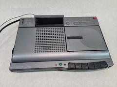 Vintage Magnavox AJ3800 FM/AM/Cassette Alarm Clock Radio Working